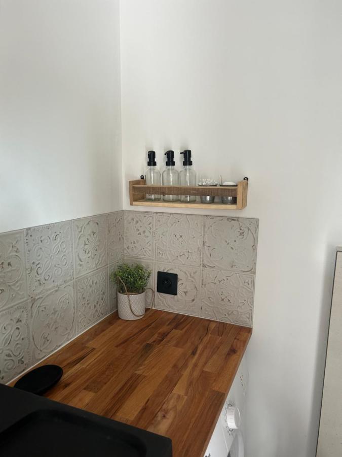 Charmant Studio Dans Villa - Jardin Privatif . Ла-Сейн-сюр-Мер Экстерьер фото